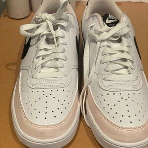 Women’s Nike Court Vision Low Sneakers size 9.